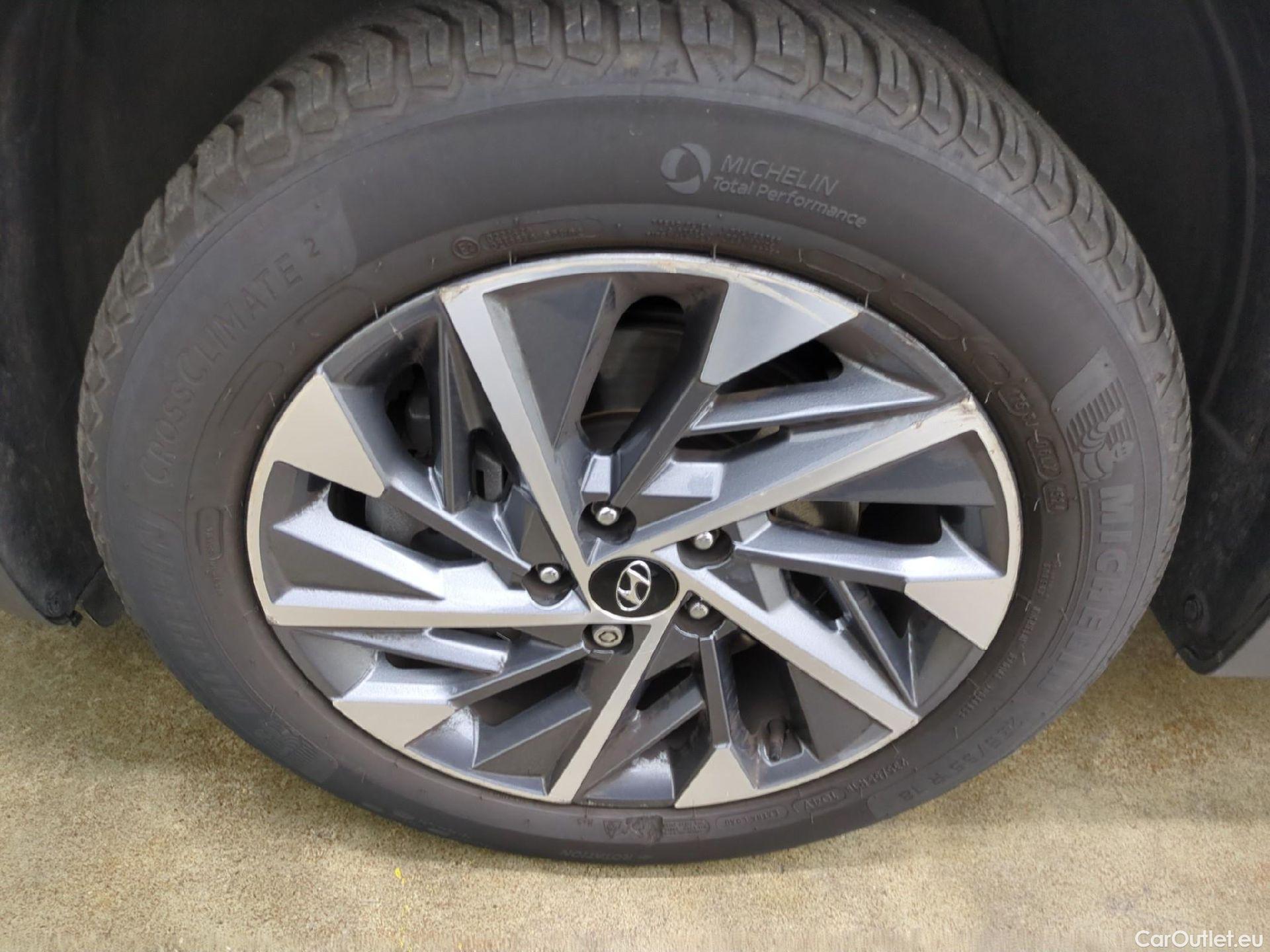  Hyundai  Tucson HYUNDAI  / 2020 / 5P / SUV 1.6 T-GDI 150 DCT-7 HYBRID 48V CREATIVE #24