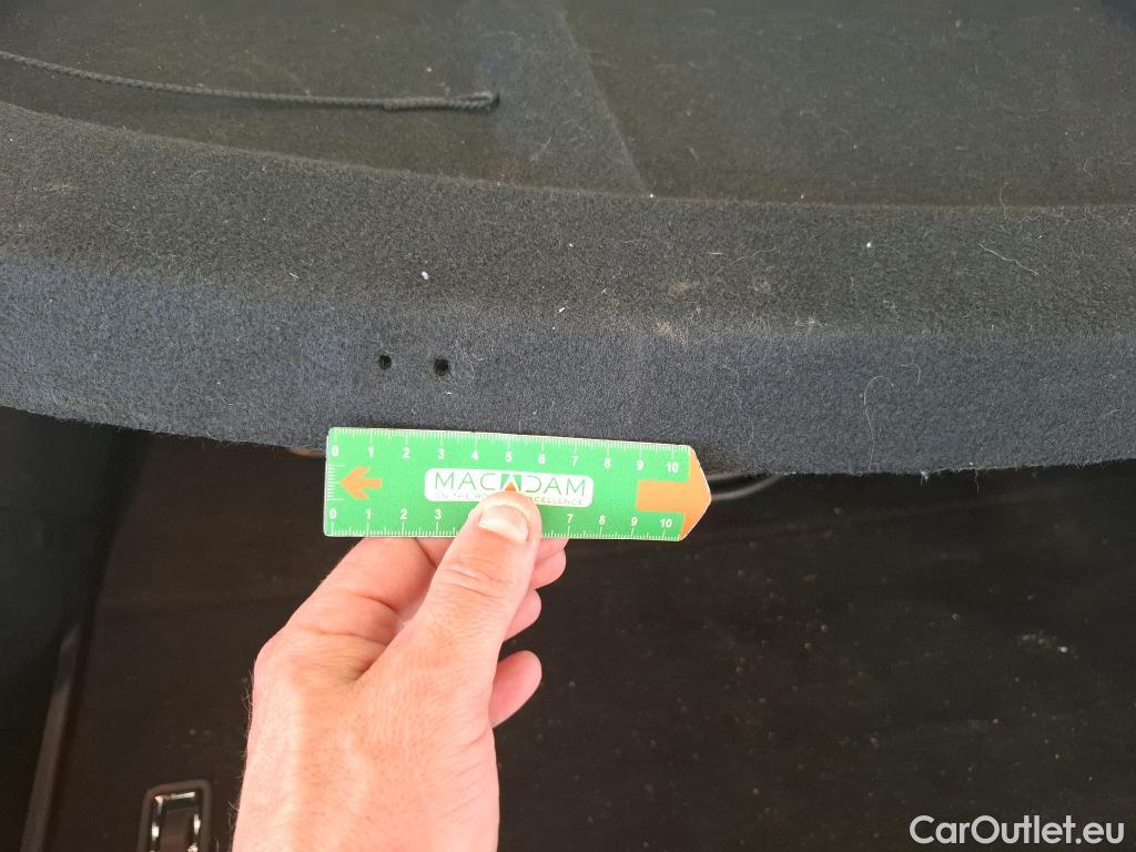  KIA  XCeed KIA  / 2019 / 5P / Crossover 1.6 GDI ISG ISG PHEV ACTIVE BUS DCT6 #30