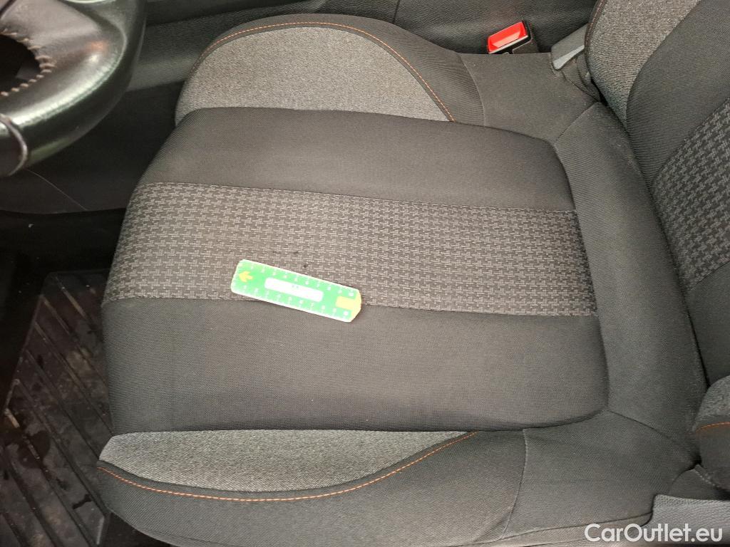  Peugeot  3008 PEUGEOT  / 2020 / 5P / SUV PureTech 130 S&S EAT8 Active BUS #1