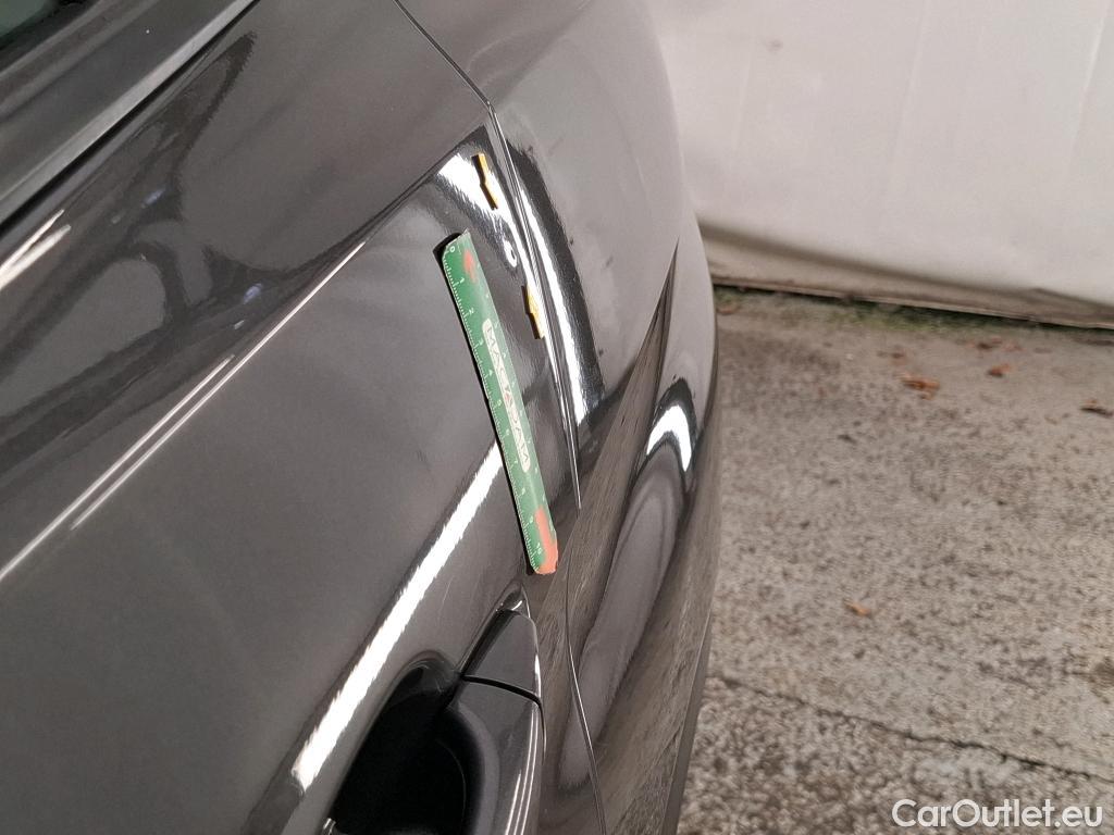  Peugeot  3008 PEUGEOT  / 2020 / 5P / SUV PureTech 130 S&S EAT8 Active BUS #17