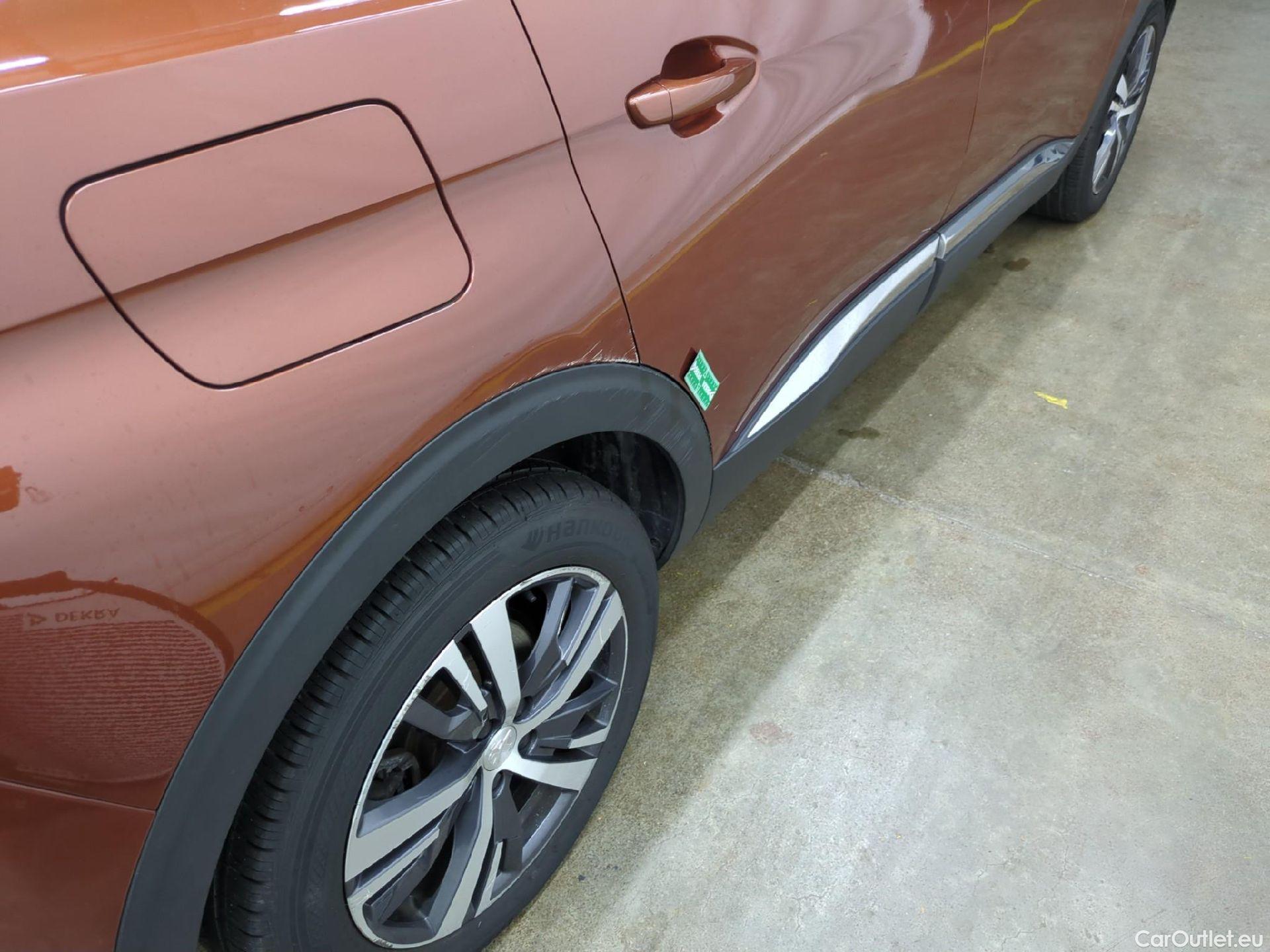  Peugeot  5008  Allure 1.5 HDi 130CV BVA8 7 Sieges E6d #45