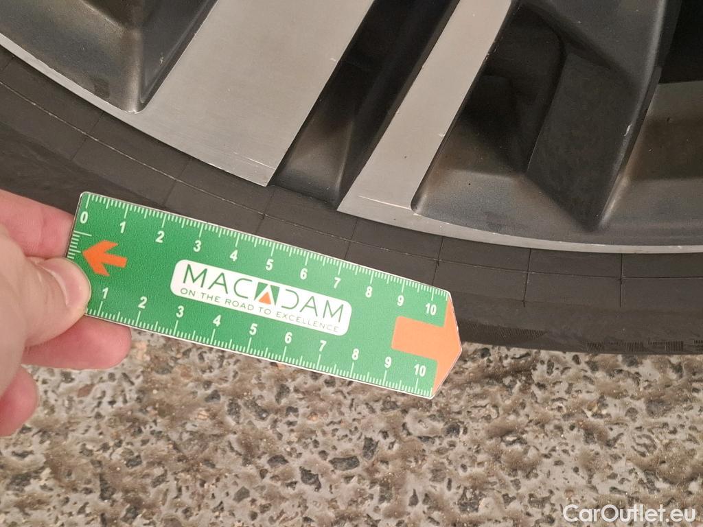  Peugeot  5008  Allure Pack 1.5 HDi 130CV BVA8 7 Sieges E6d #18