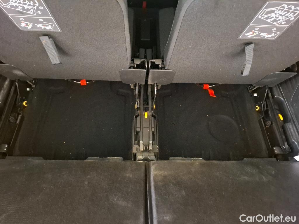  Peugeot  5008  Active Pack 1.5 HDi 130CV BVA8 7 Sieges E6d #11