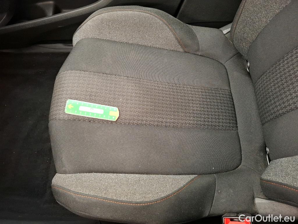  Peugeot  3008 PEUGEOT  / 2020 / 5P / SUV PureTech 130 S&S EAT8 Active BUS #18