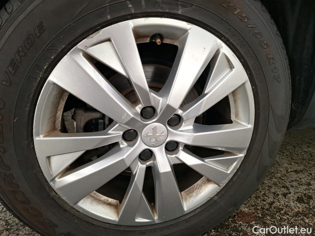  Peugeot  3008 PEUGEOT  / 2020 / 5P / SUV PureTech 130 S&S EAT8 Active BUS #7