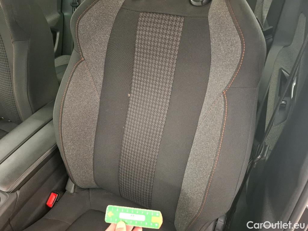  Peugeot  3008 PEUGEOT  / 2020 / 5P / SUV PureTech 130 S&S EAT8 Active BUS #13