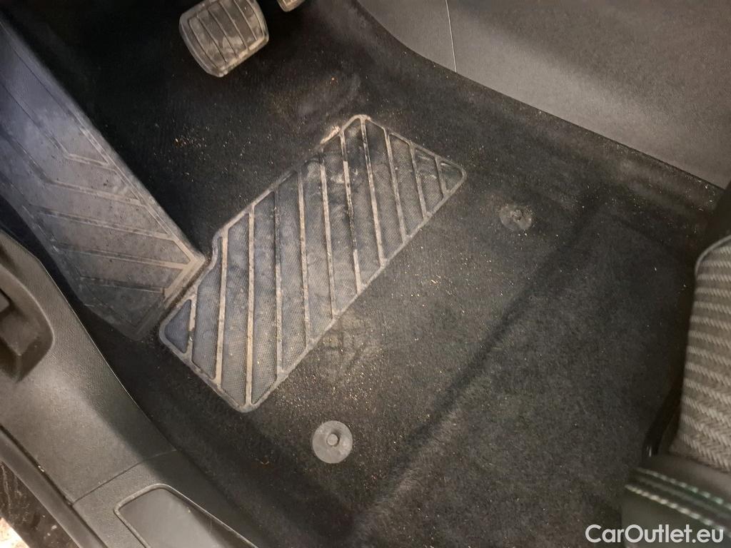  Peugeot  5008  Allure Pack 1.5 HDi 130CV BVA8 7 Sieges E6d #21