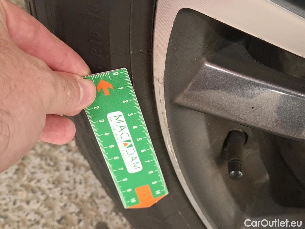  Peugeot  5008  Allure Pack 1.5 HDi 130CV BVA8 7 Sieges E6d #17