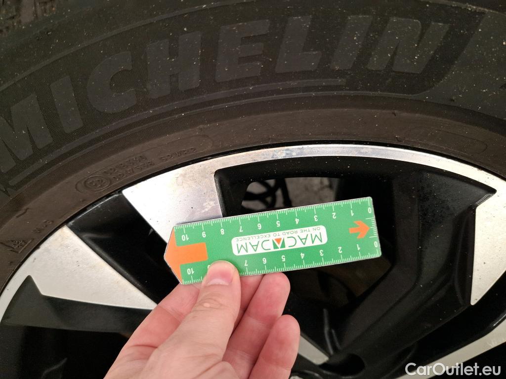  Peugeot  2008  Allure Business 1.5 HDi 130CV BVA8 E6d #18