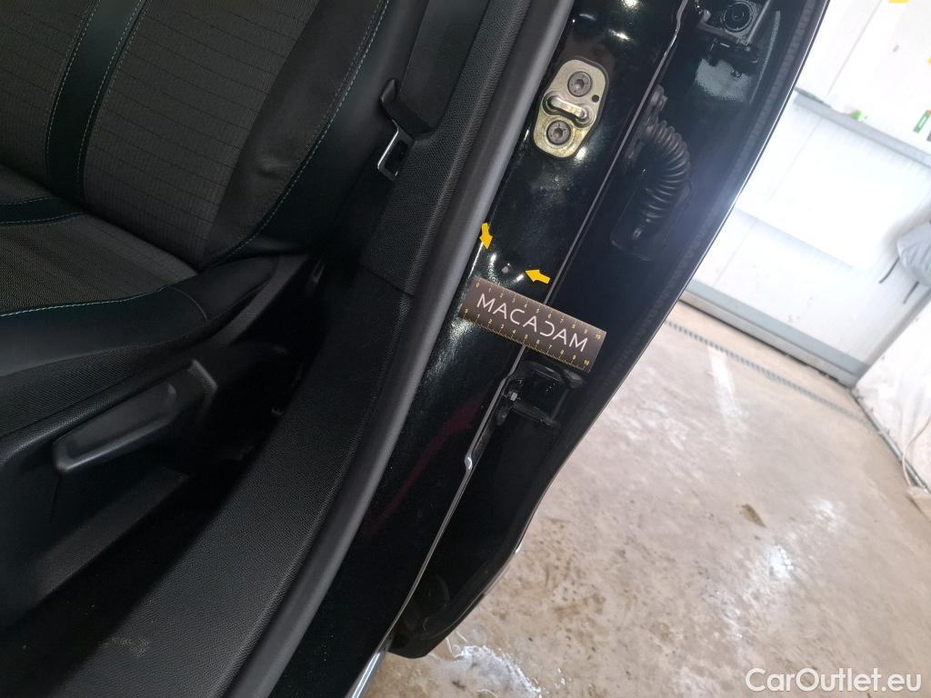  Peugeot  2008 PEUGEOT  / 2019 / 5P / Crossover BLUEHDI 130 S&S EAT8 ALLURE PACK #27