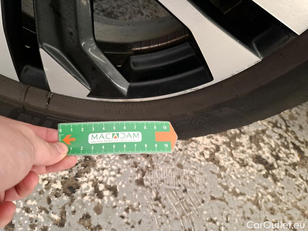  Peugeot  2008  Allure Business 1.5 HDi 130CV BVA8 E6d #20