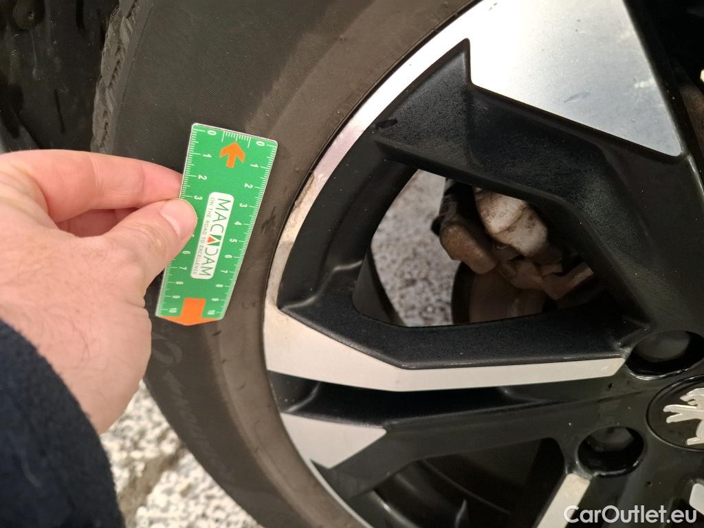  Peugeot  2008  Allure Business 1.5 HDi 130CV BVA8 E6d #19