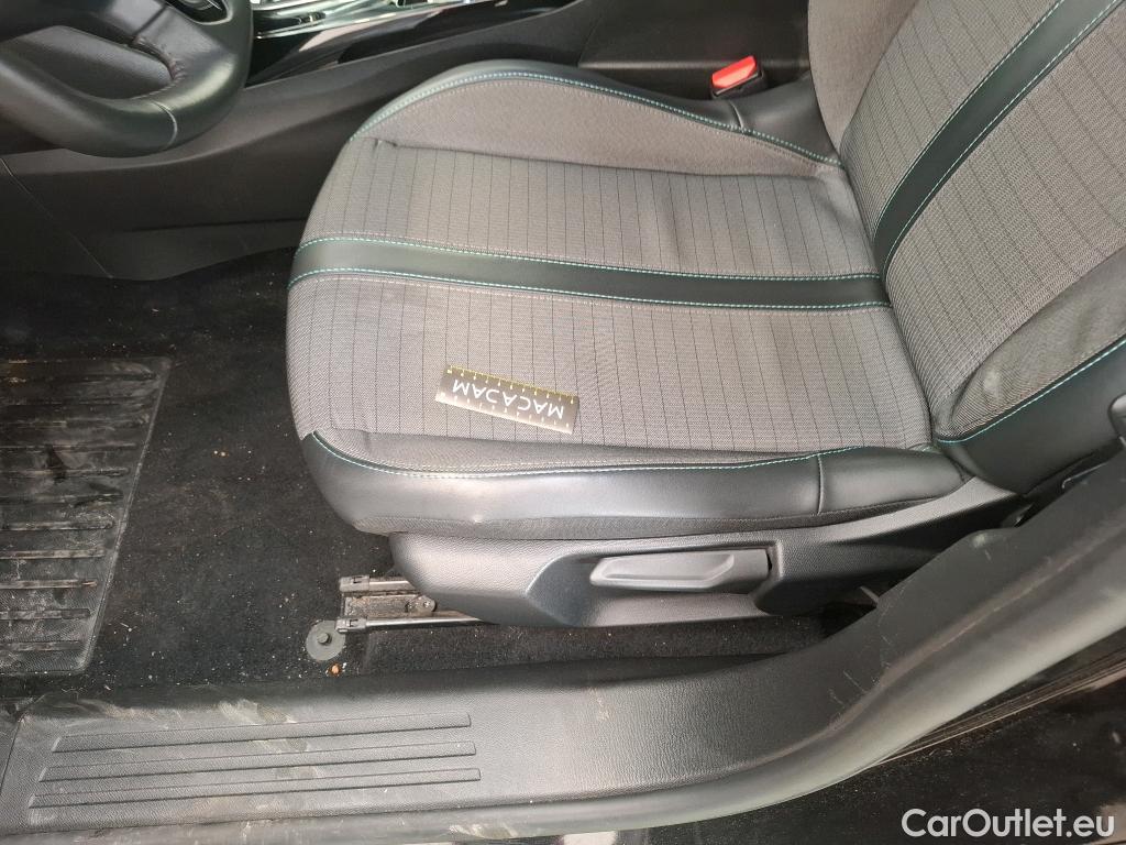  Peugeot  2008 PEUGEOT  / 2019 / 5P / Crossover BLUEHDI 130 S&S EAT8 ALLURE PACK #24