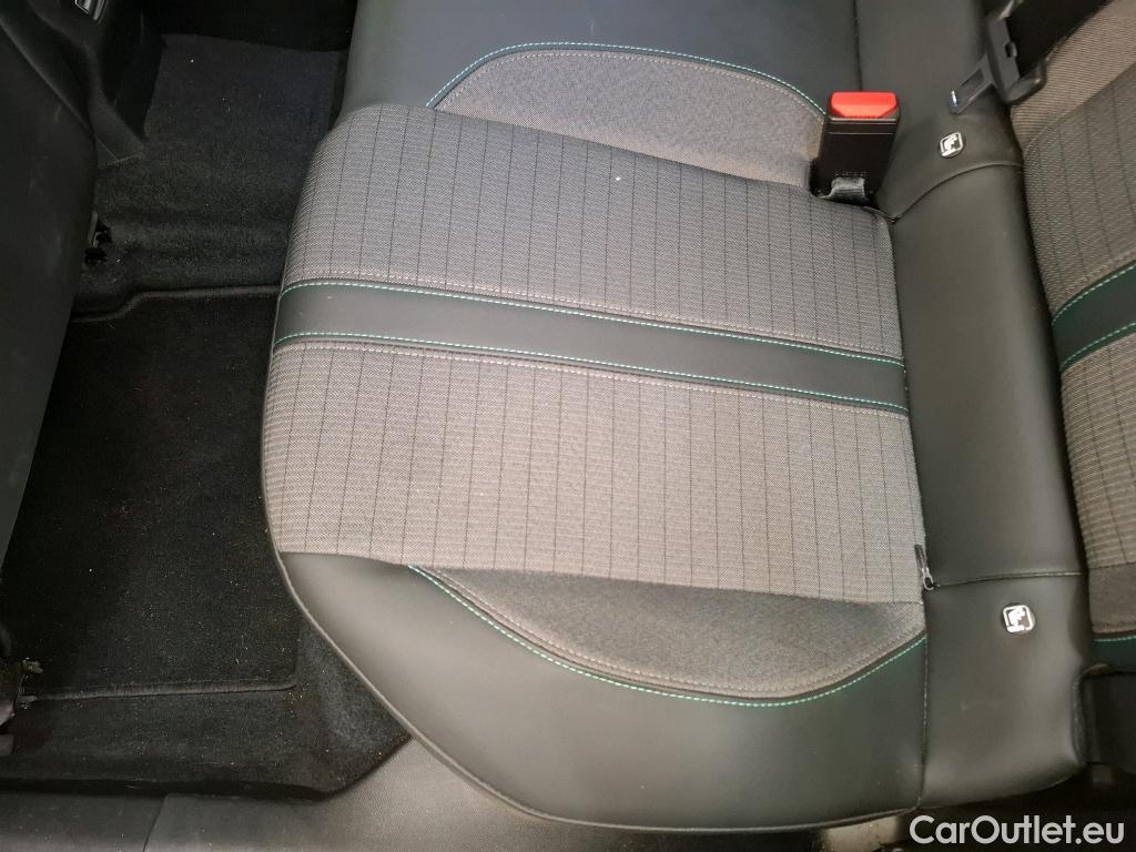  Peugeot  2008 PEUGEOT  / 2019 / 5P / Crossover BLUEHDI 130 S&S EAT8 ALLURE PACK #38