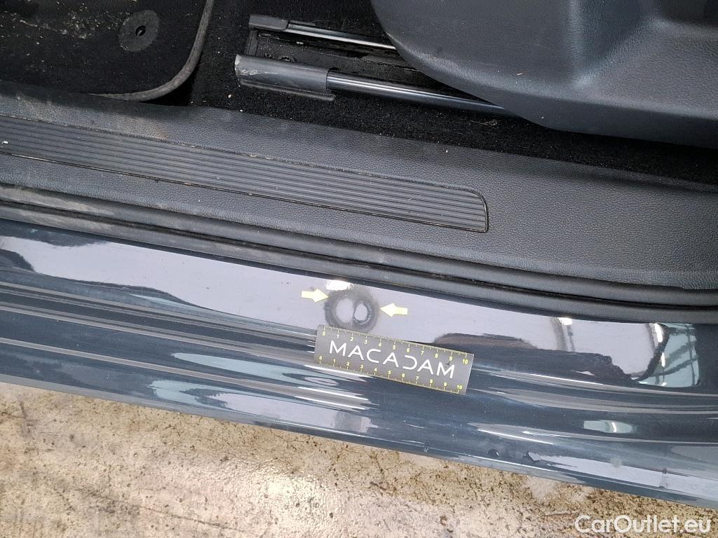  Volkswagen  Touran  Lounge Business BMT/Start-Stopp 2.0 TDI 150CV BVA7 E6d #9