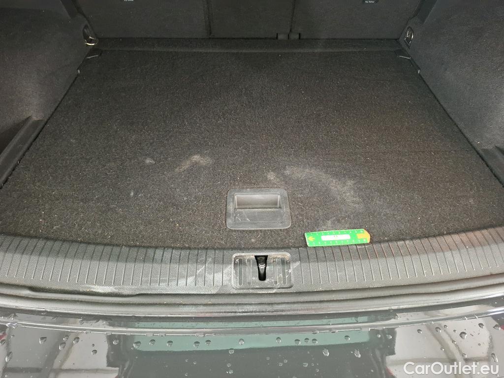  Volkswagen  Tiguan VOLKSWAGEN  / 2020 / 5P / SUV 2.0 TDI 150 BVM6 Life Business #24