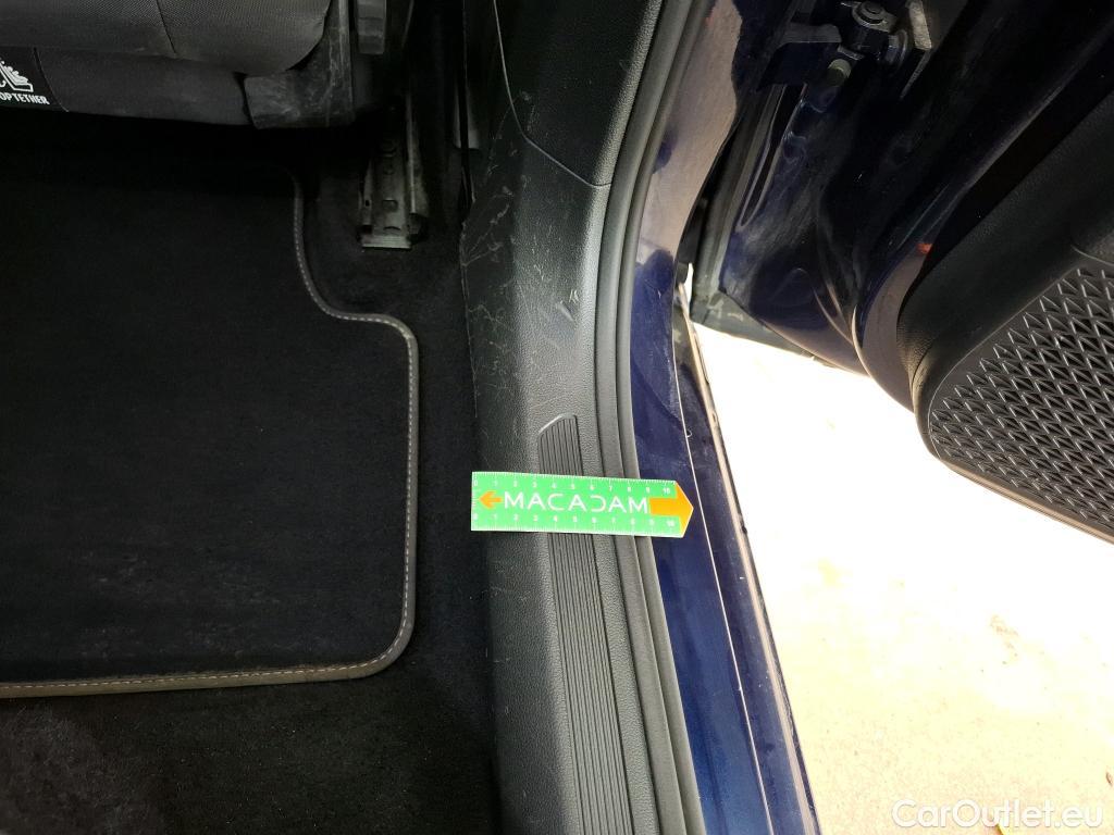  Volkswagen  Golf  VOLKSWAGEN SW / 2020 / 5P / Break 2.0 TDI SCR 115 DSG7 Life Business #1