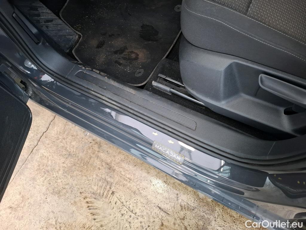  Volkswagen  Touran  Lounge Business BMT/Start-Stopp 2.0 TDI 150CV BVA7 E6d #8