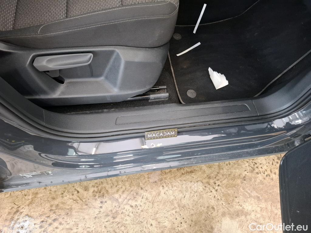  Volkswagen  Touran  Lounge Business BMT/Start-Stopp 2.0 TDI 150CV BVA7 E6d #10