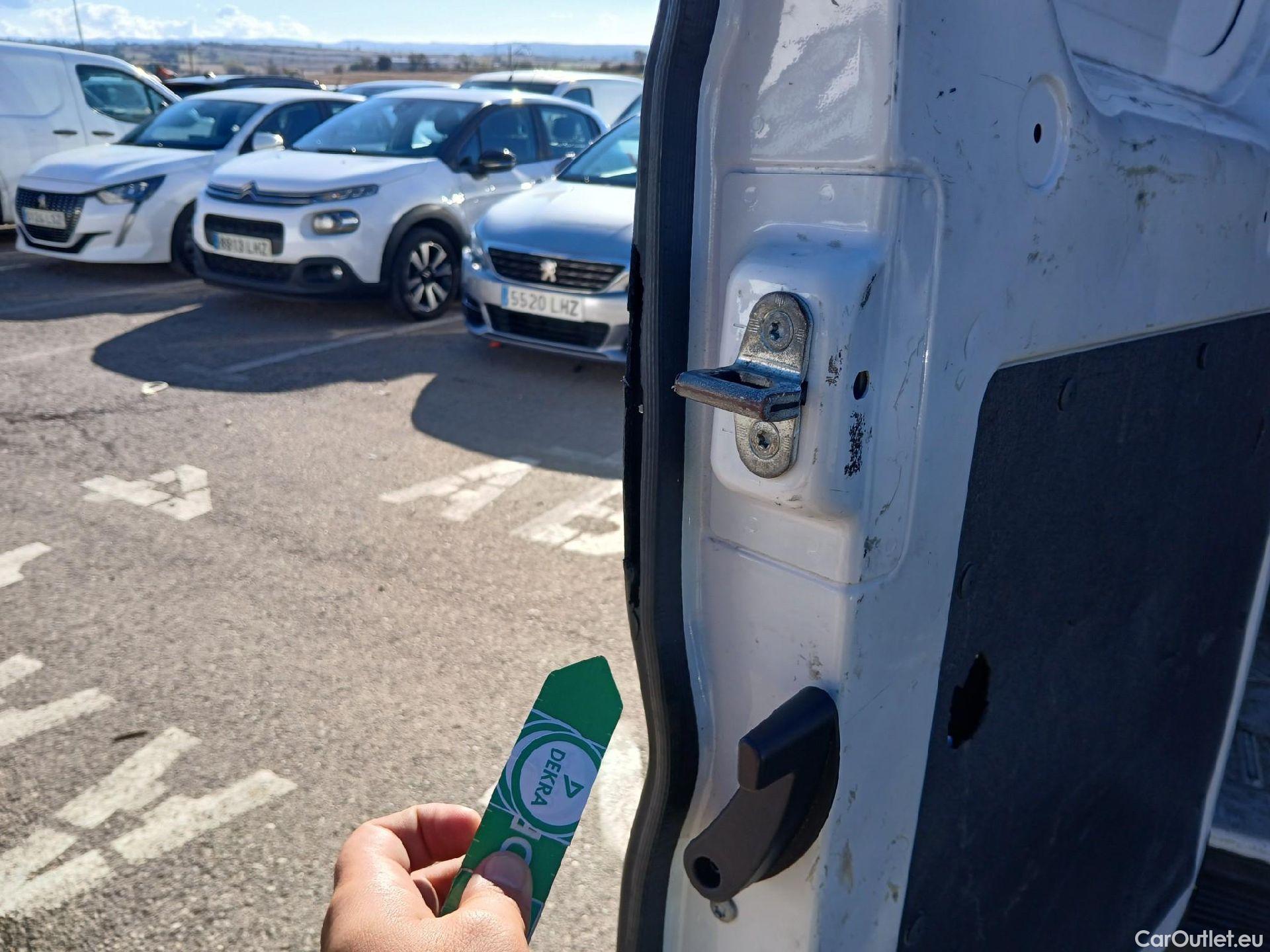  Peugeot  Boxer PEUGEOT  / 2014 / 4P / furgón 333 L2 H1 BHDI 103kW (140CV) S&S 6 V. M (AC) #35