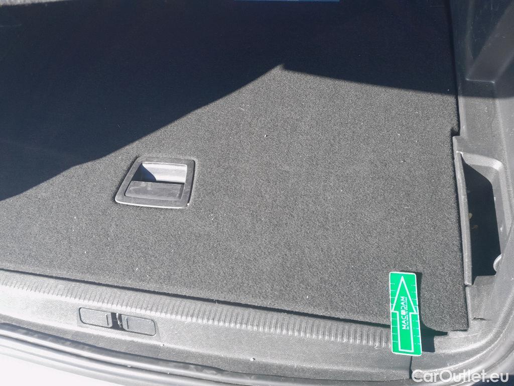  Peugeot  3008 PEUGEOT  / 2020 / 5P / todoterreno 1.5 BlueHDi 96kW S&S Allure Pack EAT8 #19