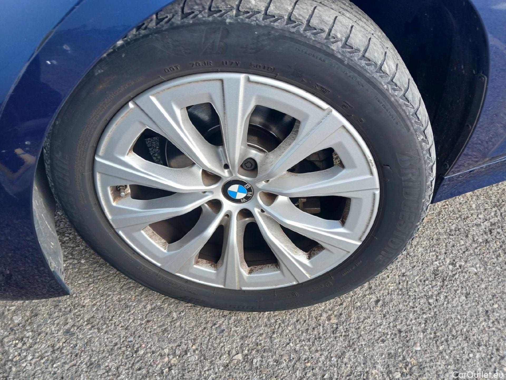  Bmw  Serie 3 BMW  / 2015 / 5P / familiar 318d Touring #13