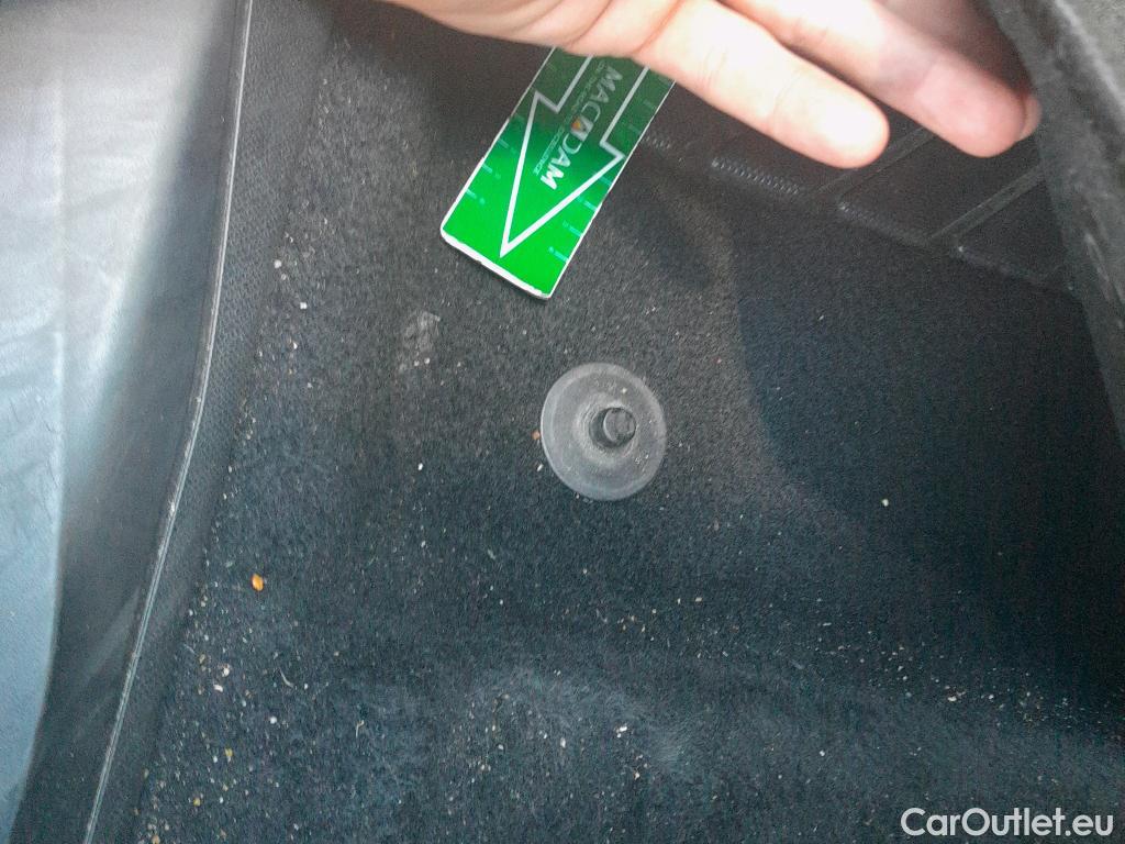  Peugeot  3008 PEUGEOT  / 2020 / 5P / todoterreno 1.5 BlueHDi 96kW S&S Allure Pack EAT8 #15