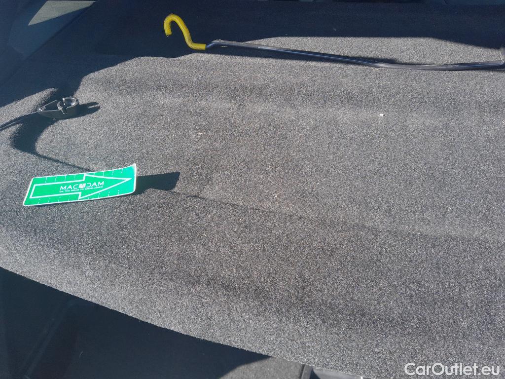  Peugeot  3008 PEUGEOT  / 2020 / 5P / todoterreno 1.5 BlueHDi 96kW S&S Allure Pack EAT8 #18