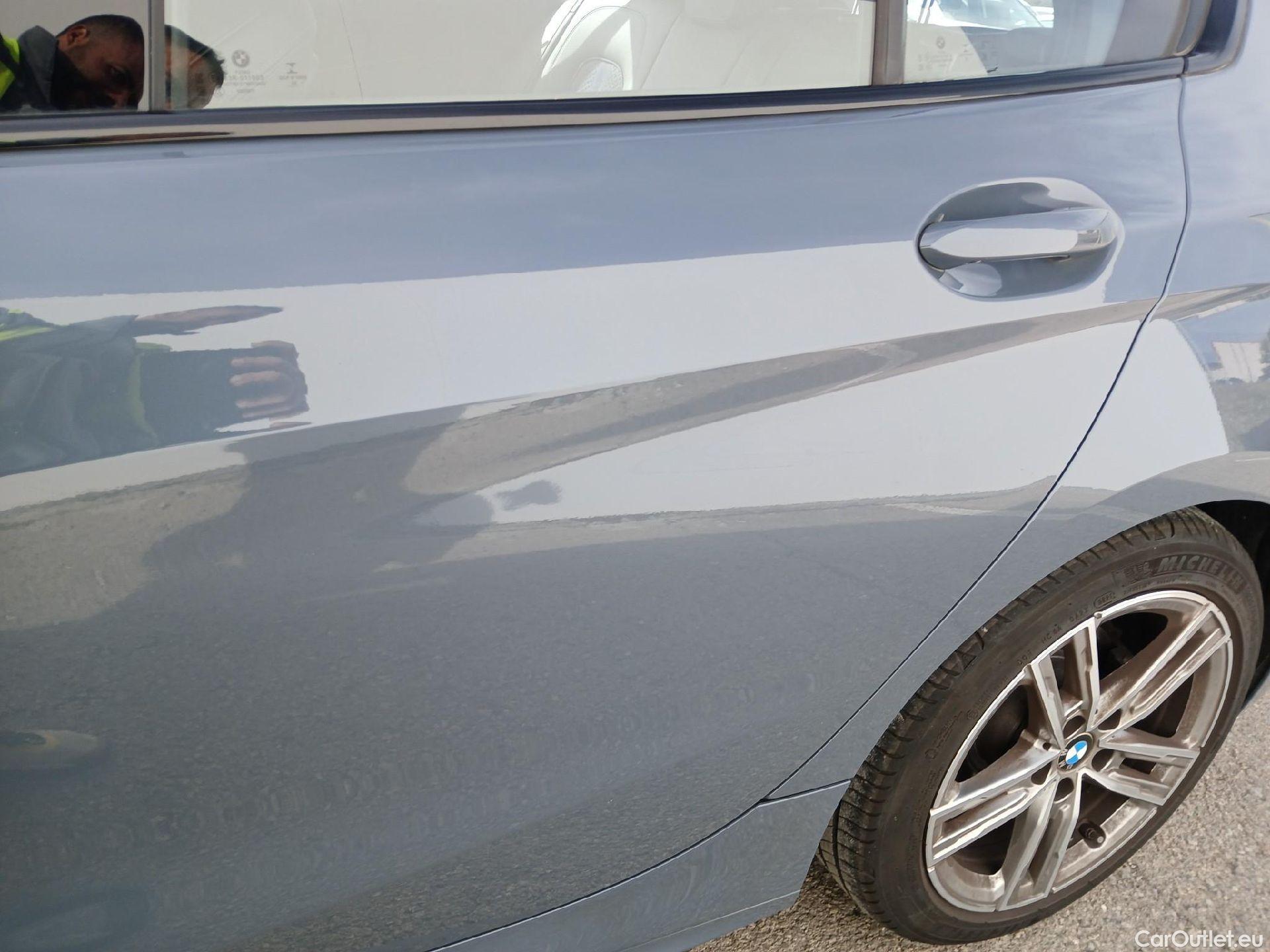  Bmw  Serie 1 BMW  / 2019 / 5P / berlina con portón 118i #19