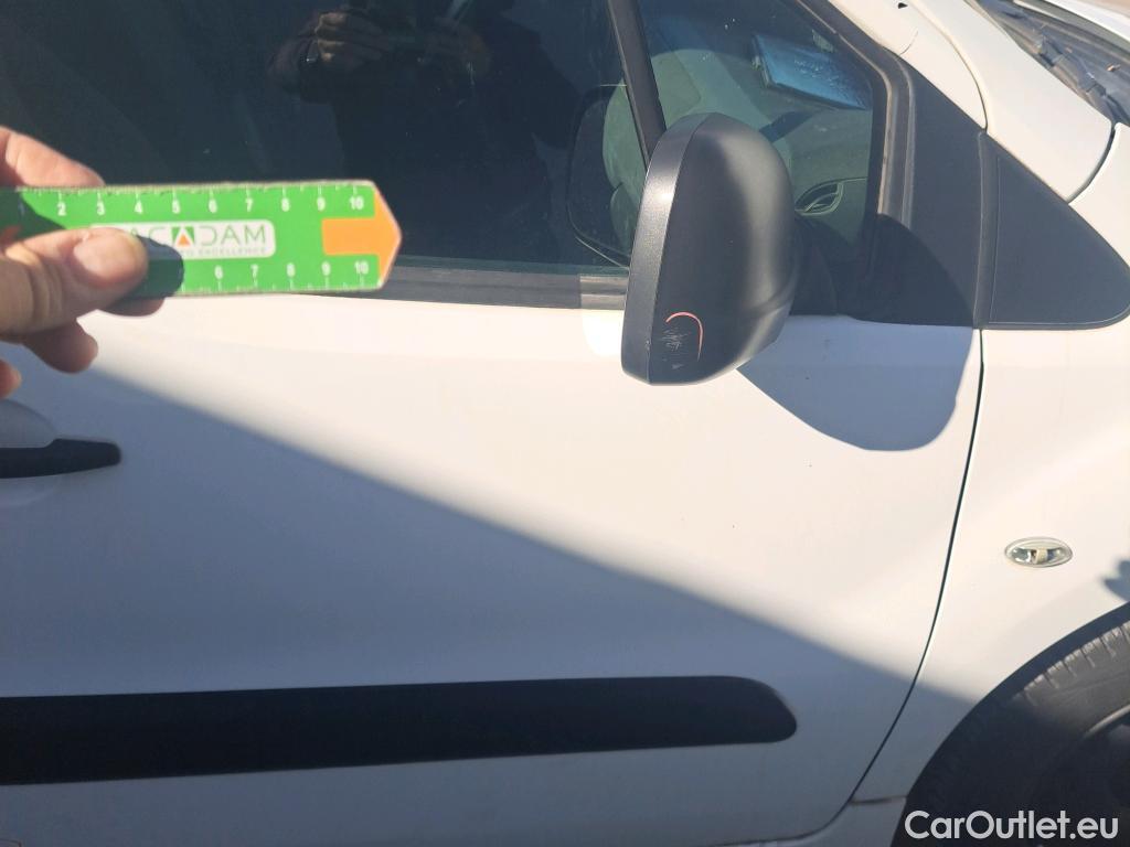  Peugeot  Partner PEUGEOT  / 2015 / 3P / furgón derivado de turismo Furgón Confort L1 BlueHDi 73KW (100CV) #87