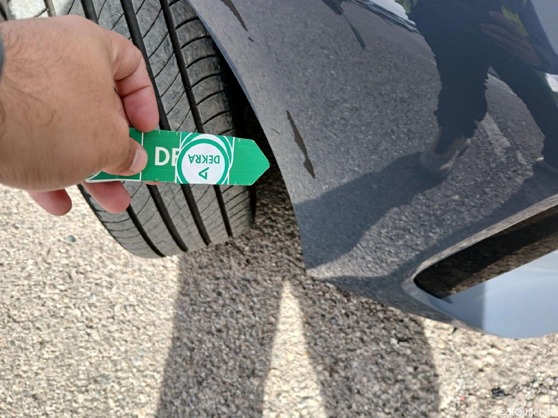  Bmw  Serie 1 BMW  / 2019 / 5P / berlina con portón 118i #6