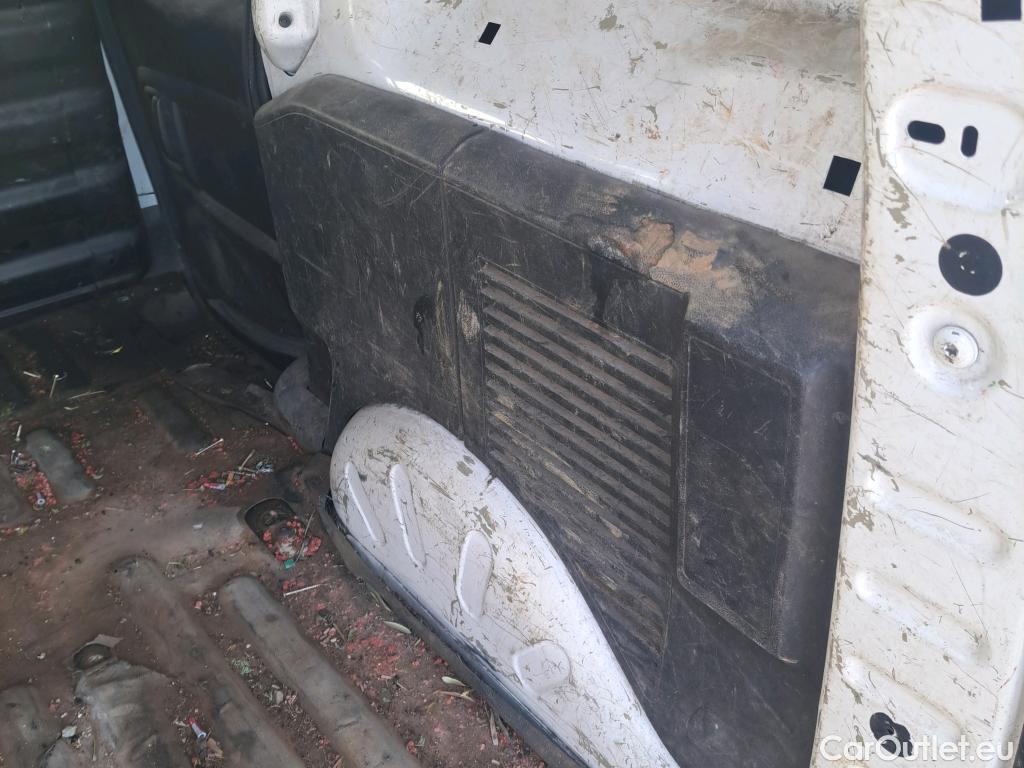  Peugeot  Partner PEUGEOT  / 2015 / 3P / furgón derivado de turismo Furgón Confort L1 BlueHDi 73KW (100CV) #71