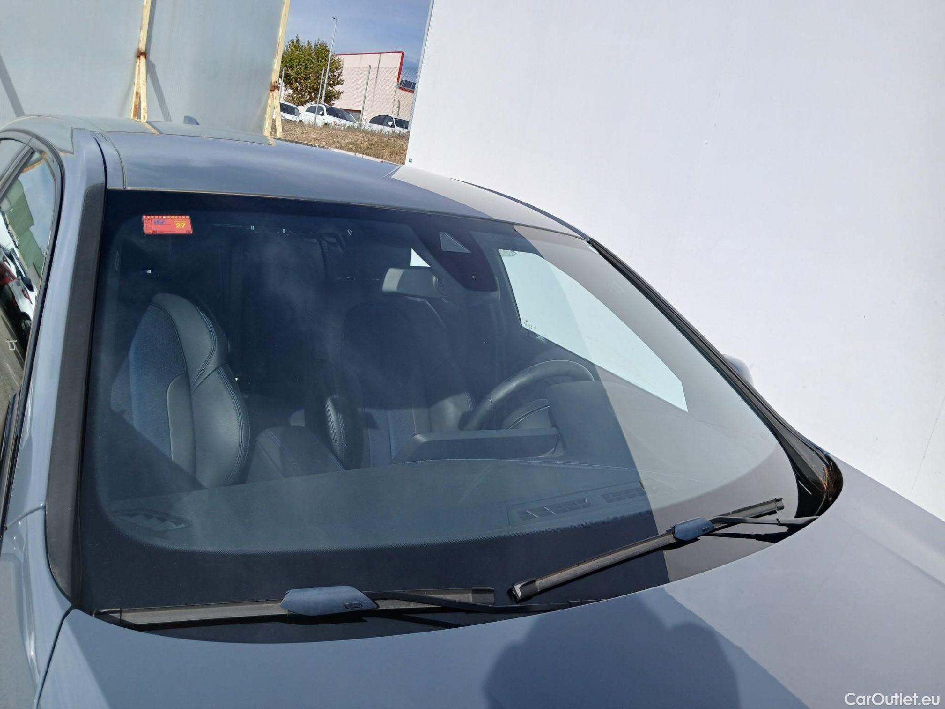  Bmw  Serie 1 BMW  / 2019 / 5P / berlina con portón 118i #1