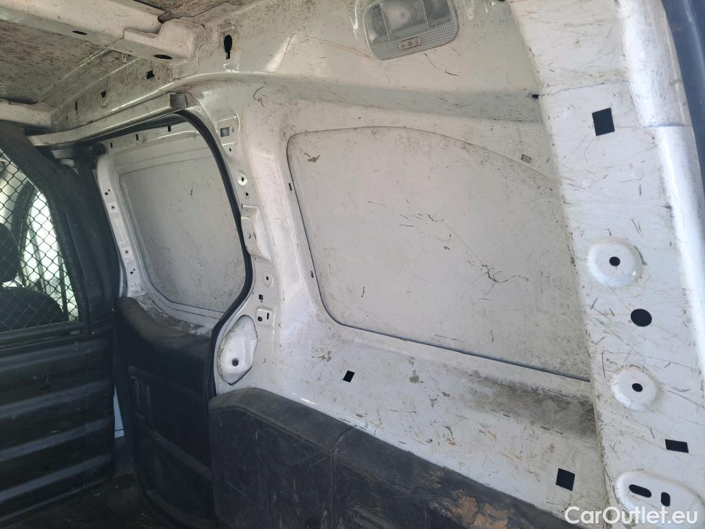  Peugeot  Partner PEUGEOT  / 2015 / 3P / furgón derivado de turismo Furgón Confort L1 BlueHDi 73KW (100CV) #95