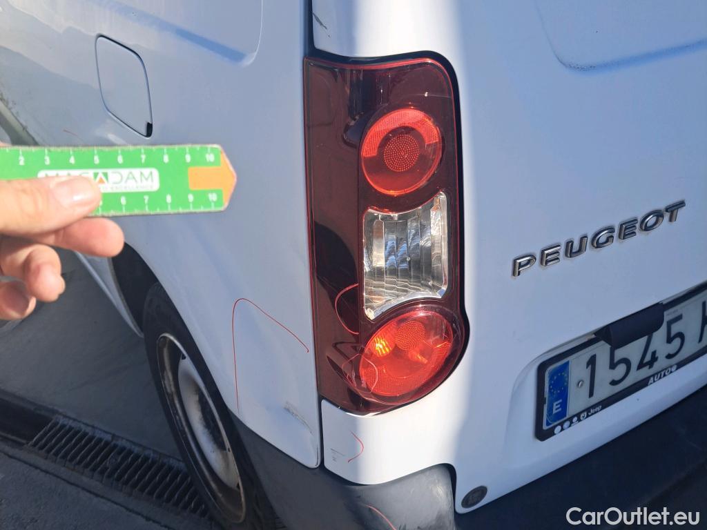  Peugeot  Partner PEUGEOT  / 2015 / 3P / furgón derivado de turismo Furgón Confort L1 BlueHDi 73KW (100CV) #34