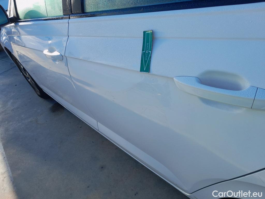  Volkswagen  Polo VOLKSWAGEN  / 2021 / 5P / berlina con portón Life 1.0 TSI 70kW (95CV) #2