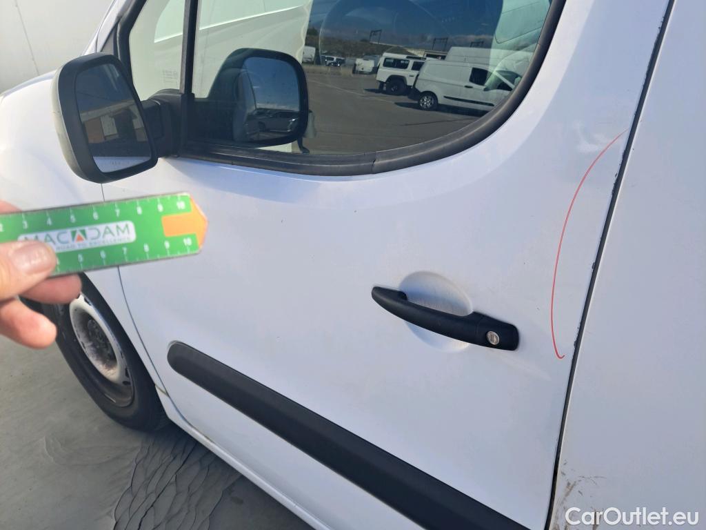  Peugeot  Partner PEUGEOT  / 2015 / 3P / furgón derivado de turismo Furgón Confort L1 BlueHDi 73KW (100CV) #40