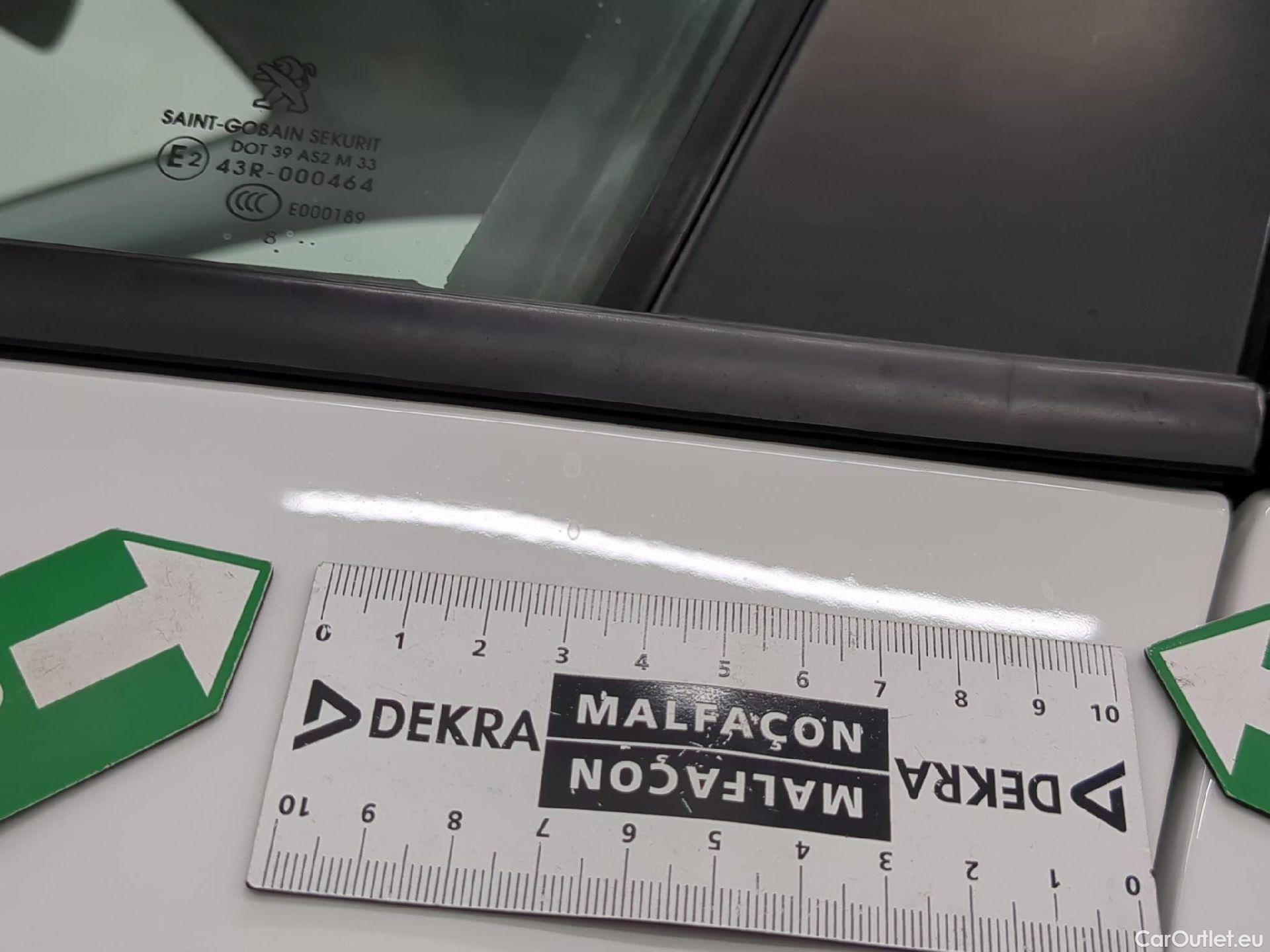  Peugeot  208  Affaire Premium Pack 1.2 80CV BVM5 E6dT #21