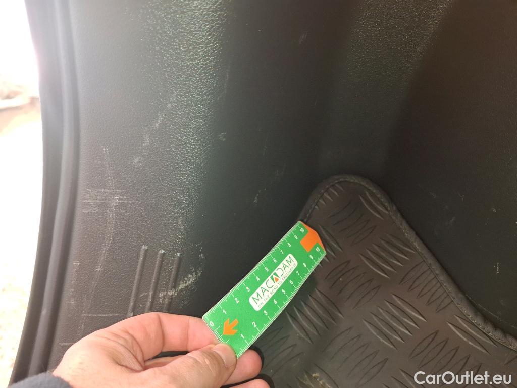  Hyundai  Konna HYUNDAI Kona / 2017 / 5P / SUV BEV 39KWH ELECTRIQUE 136CH CREATIVE #9