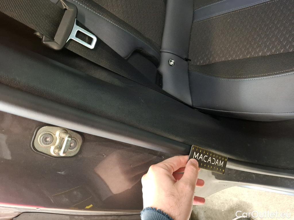  Peugeot  2008  Allure Business 1.5 HDi 130CV BVA8 E6d #3