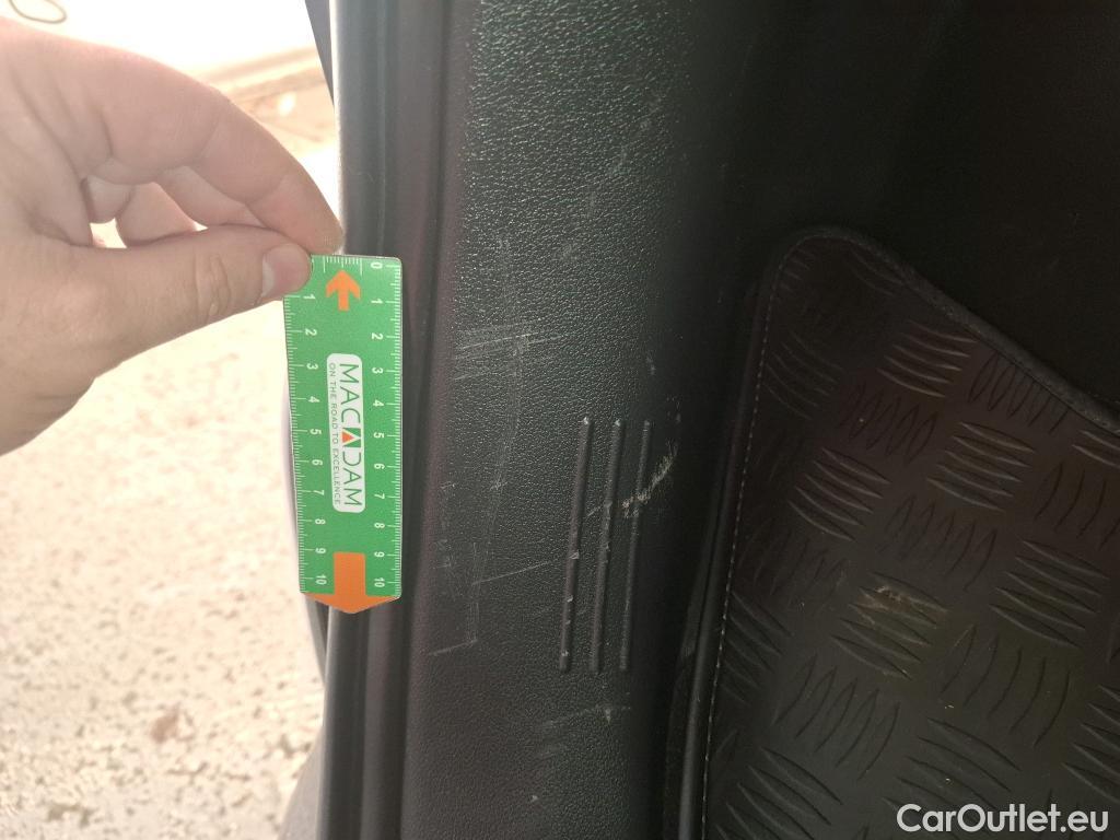  Hyundai  Konna HYUNDAI Kona / 2017 / 5P / SUV BEV 39KWH ELECTRIQUE 136CH CREATIVE #8