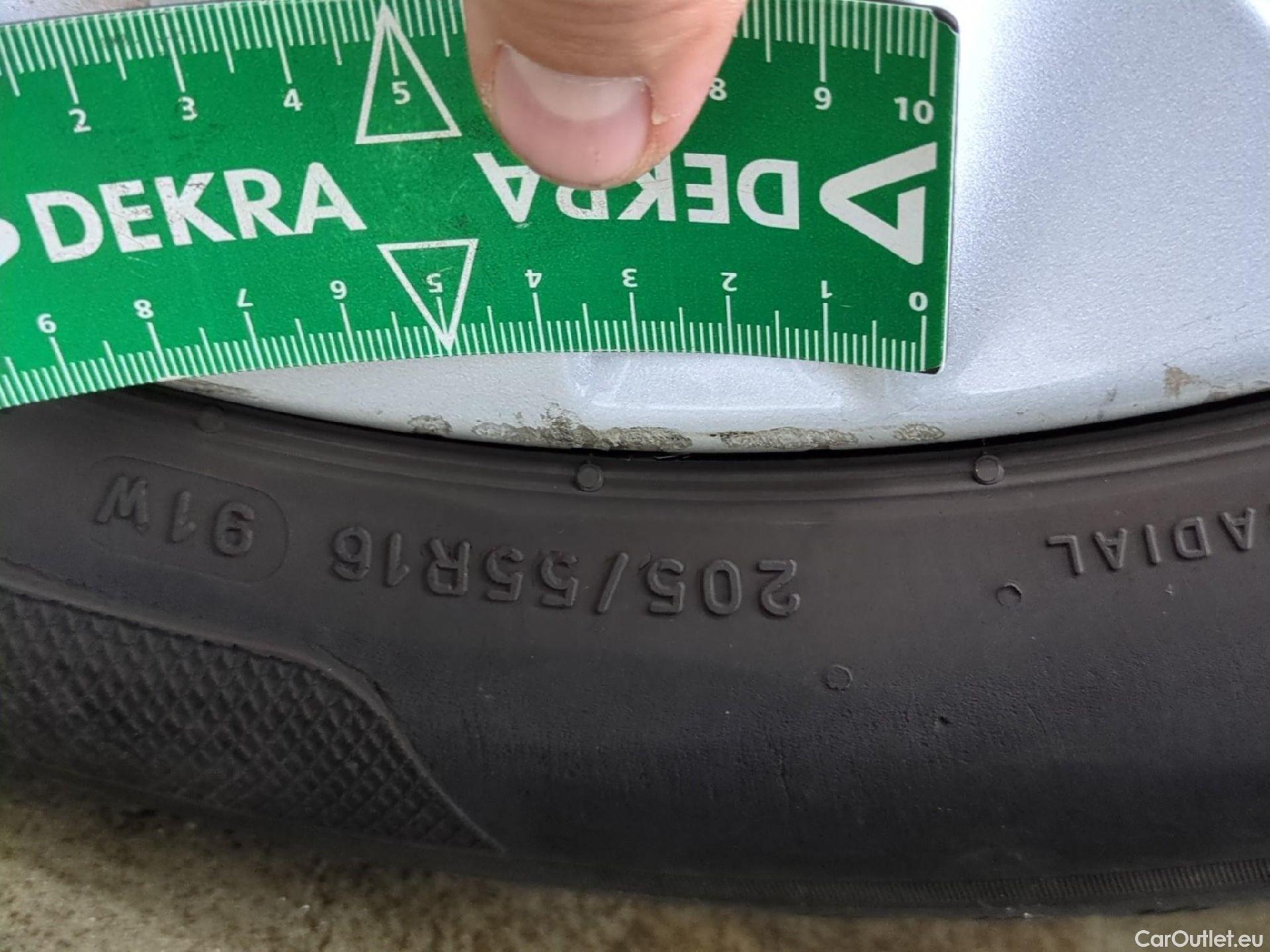  Toyota  Corolla TOYOTA  Touring Sports / 2018 / 5P / Break Hybride 122h Dynamic Business Stage Acad #13