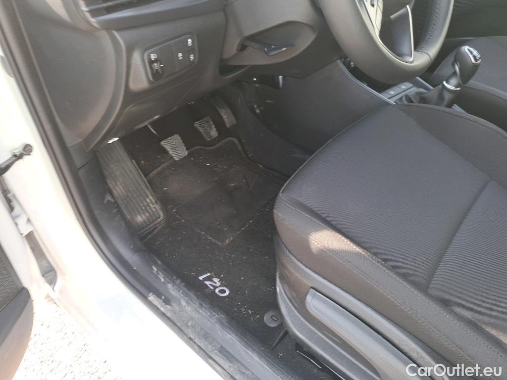  Hyundai  i20 HYUNDAI  / 2023 / 5P / berlina con portón 1.0 TGDI Klass #19