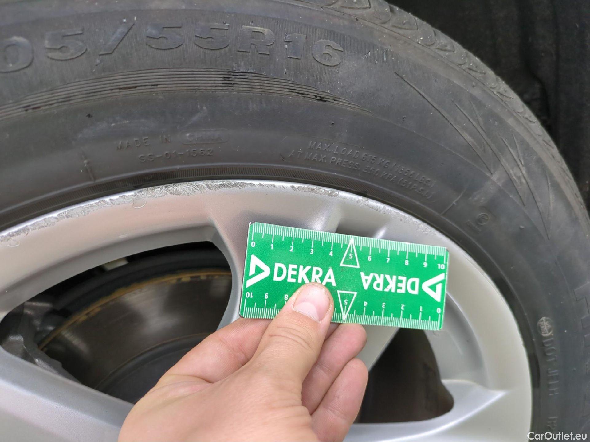  Toyota  Corolla TOYOTA  Touring Sports / 2018 / 5P / Break Hybride 122h Dynamic Business Stage Acad #26