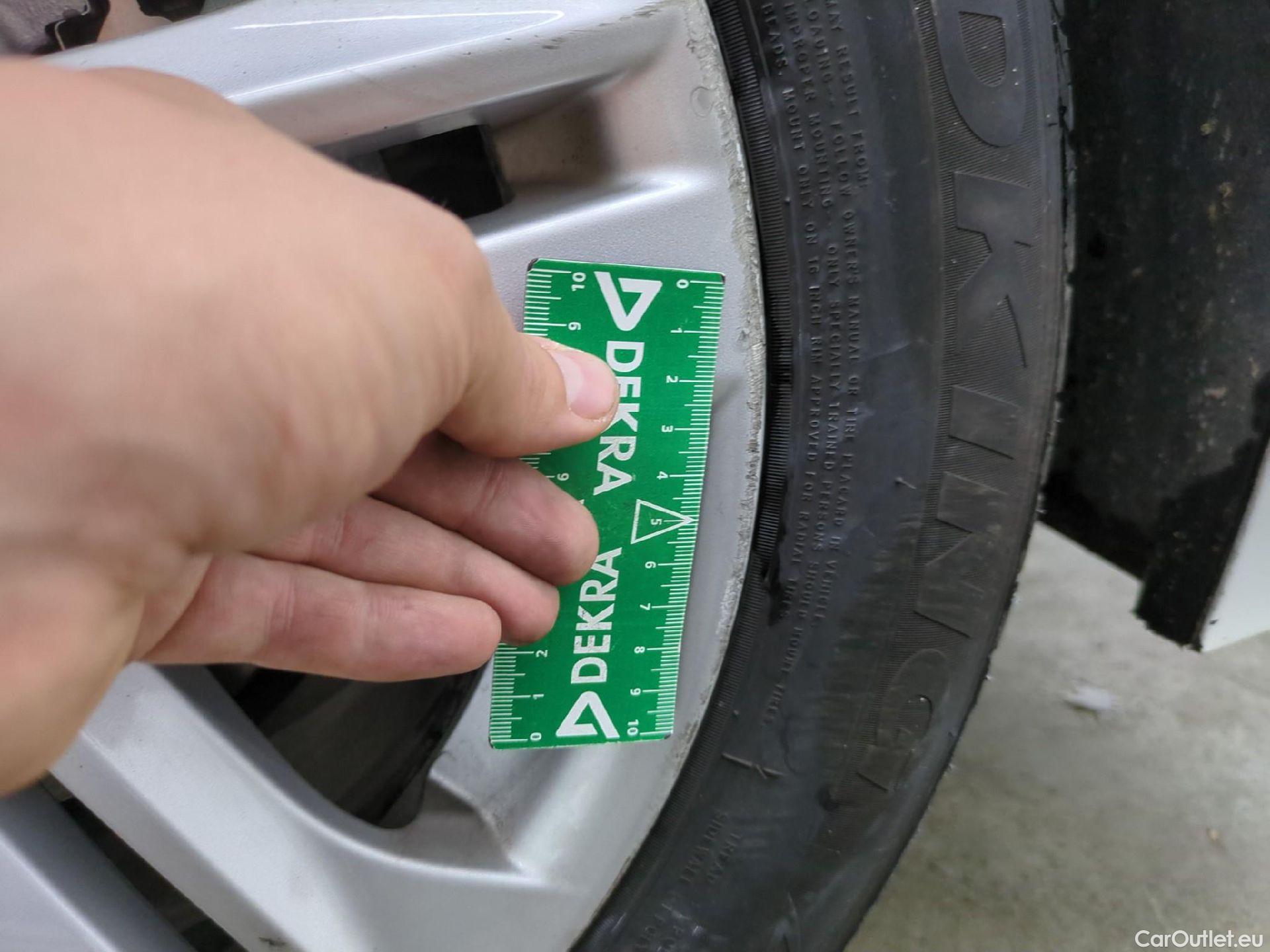  Toyota  Corolla TOYOTA  Touring Sports / 2018 / 5P / Break Hybride 122h Dynamic Business Stage Acad #19