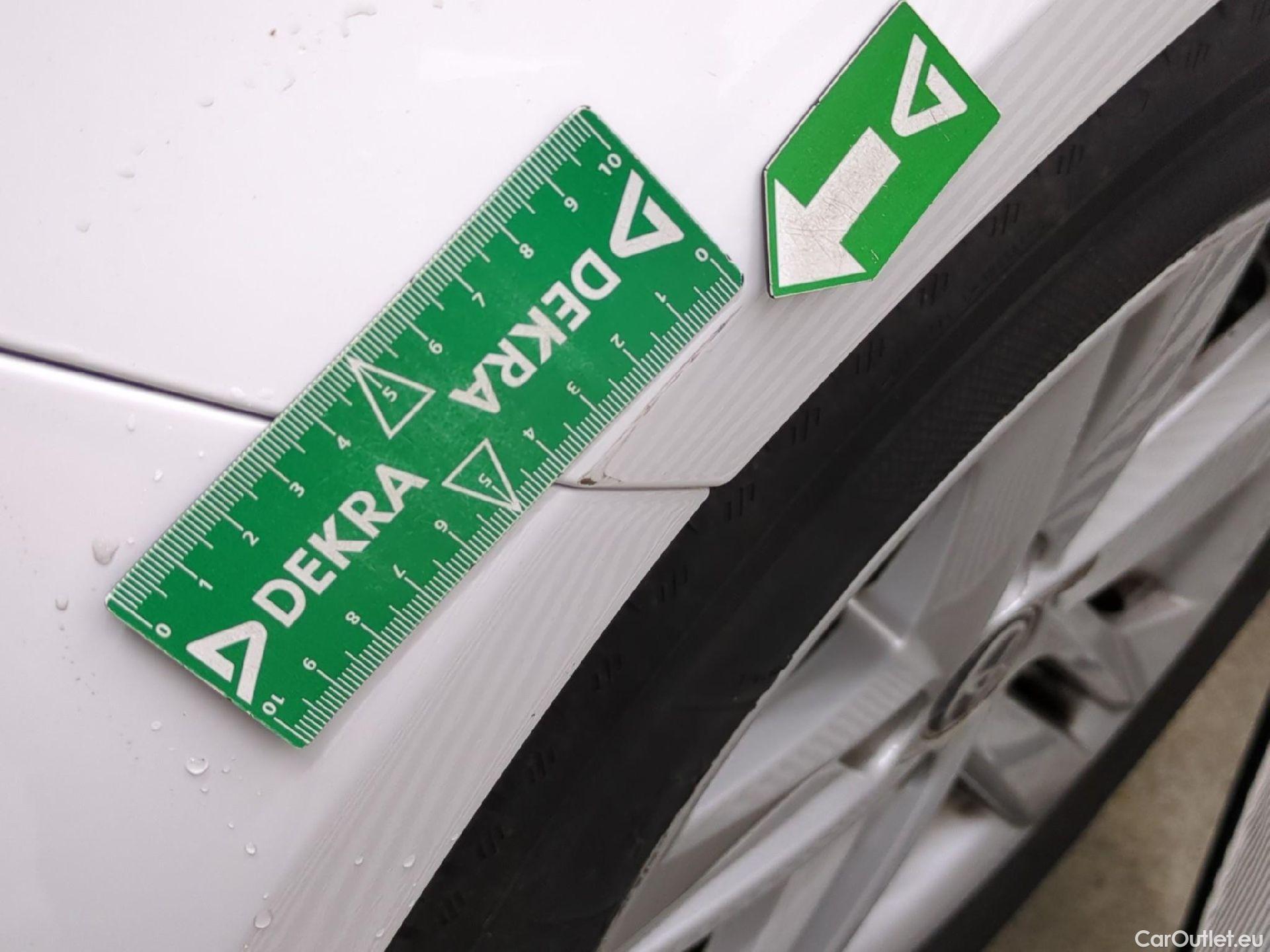  Toyota  Corolla TOYOTA  Touring Sports / 2018 / 5P / Break Hybride 122h Dynamic Business Stage Acad #39