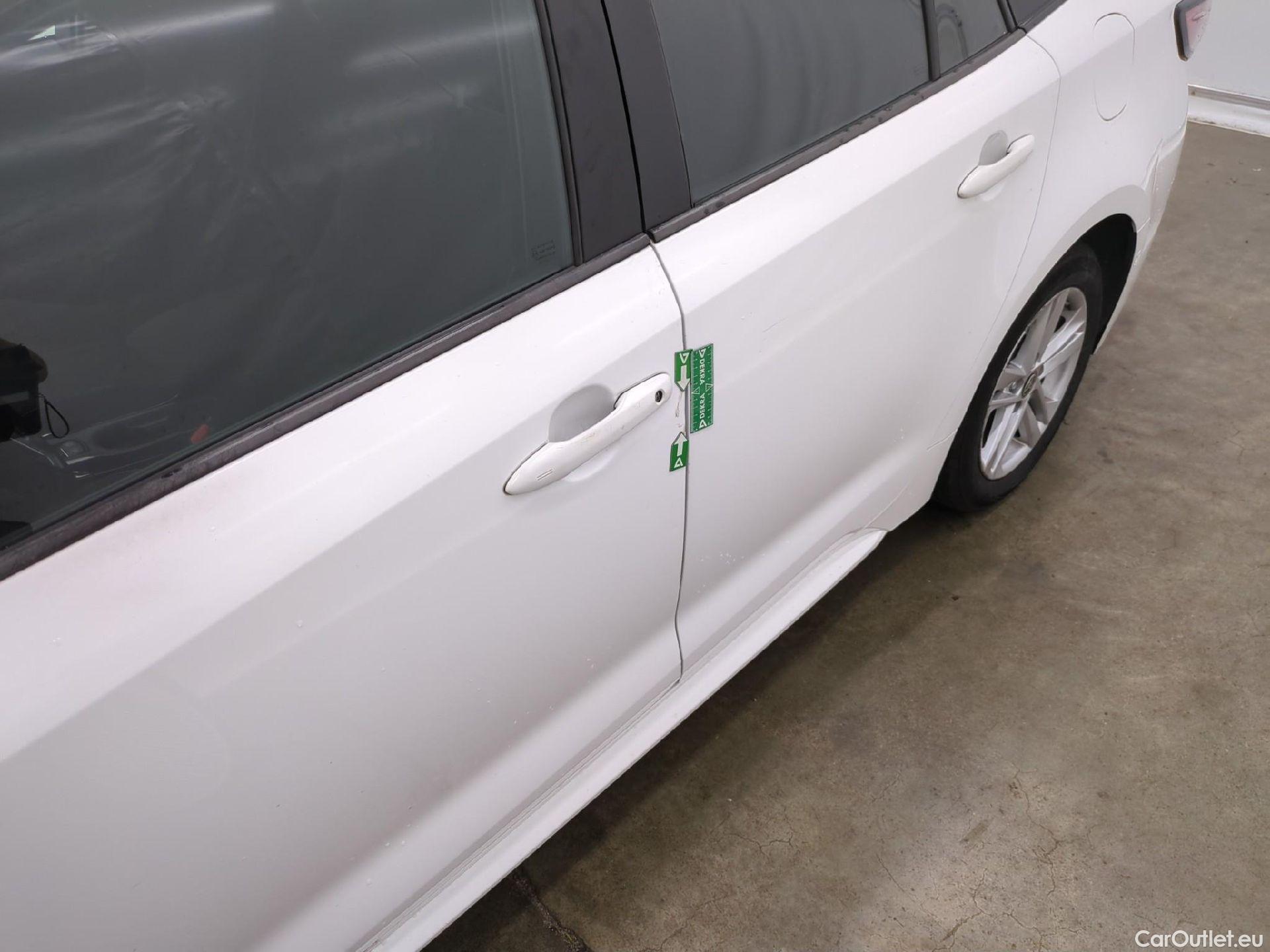  Toyota  Corolla TOYOTA  Touring Sports / 2018 / 5P / Break Hybride 122h Dynamic Business Stage Acad #40