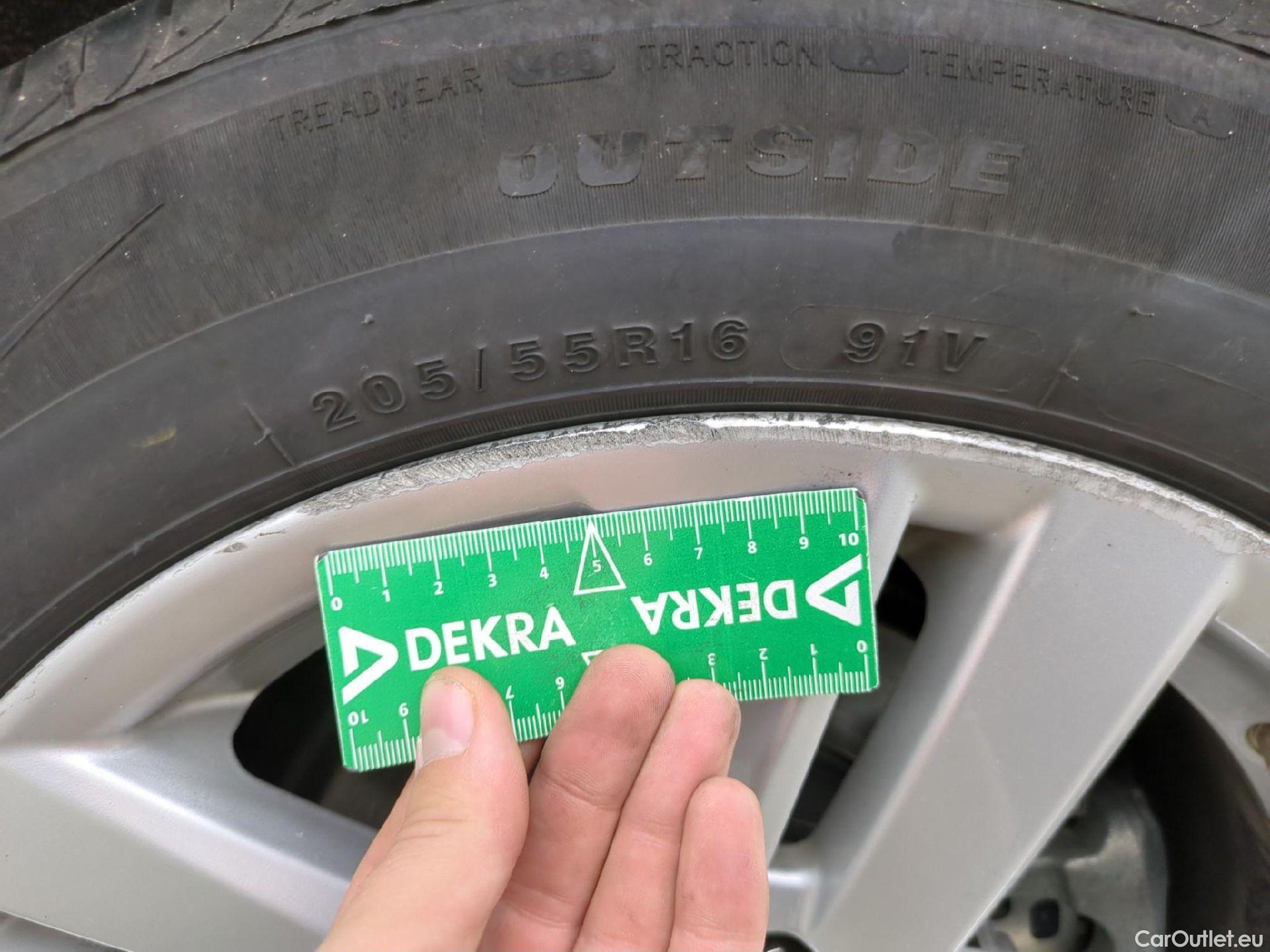  Toyota  Corolla TOYOTA  Touring Sports / 2018 / 5P / Break Hybride 122h Dynamic Business Stage Acad #21