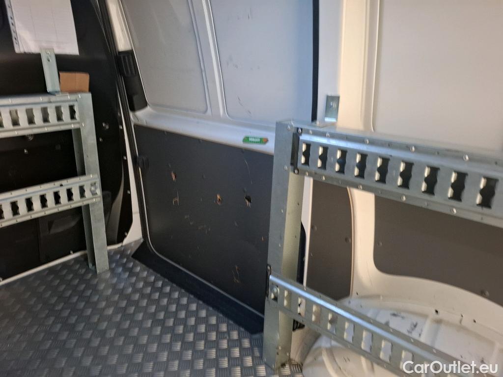  Volkswagen  Transporter VOLKSWAGEN  / 2019 / 4P / Fourgon tôlé 2.0 TDi 110 L1H1 Business #16