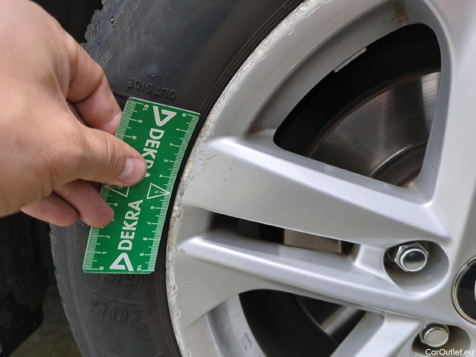  Toyota  Corolla TOYOTA  Touring Sports / 2018 / 5P / Break Hybride 122h Dynamic Business Stage Acad #8